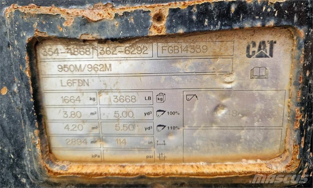 CAT 962M Фронтальні навантажувачі