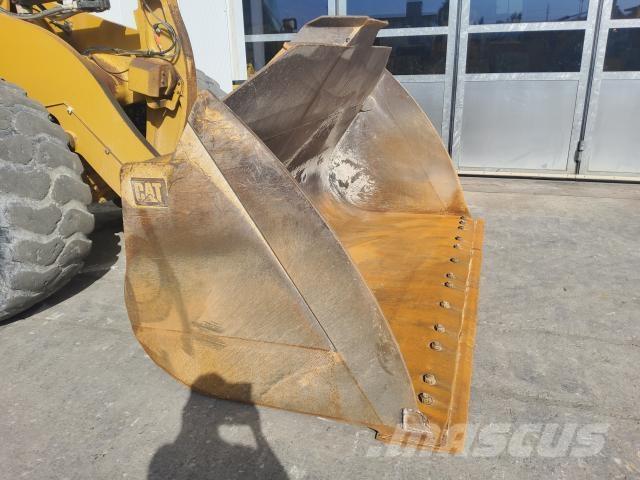 CAT 972M XE Фронтальні навантажувачі