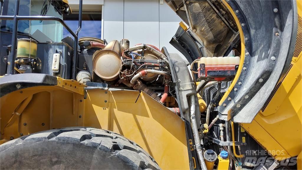 CAT 982M Фронтальні навантажувачі