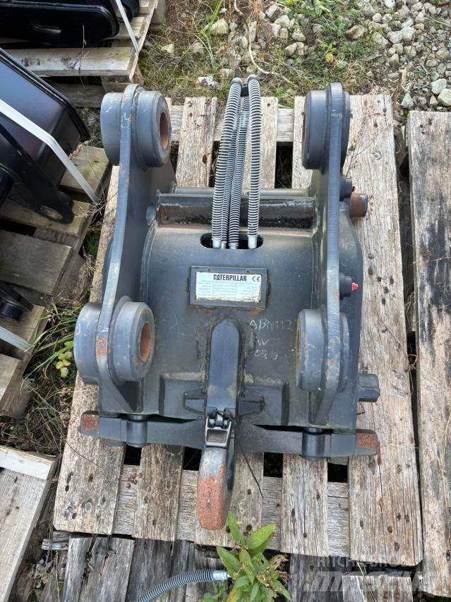 CAT Quick Coupler Екскаватори-навантажувачі