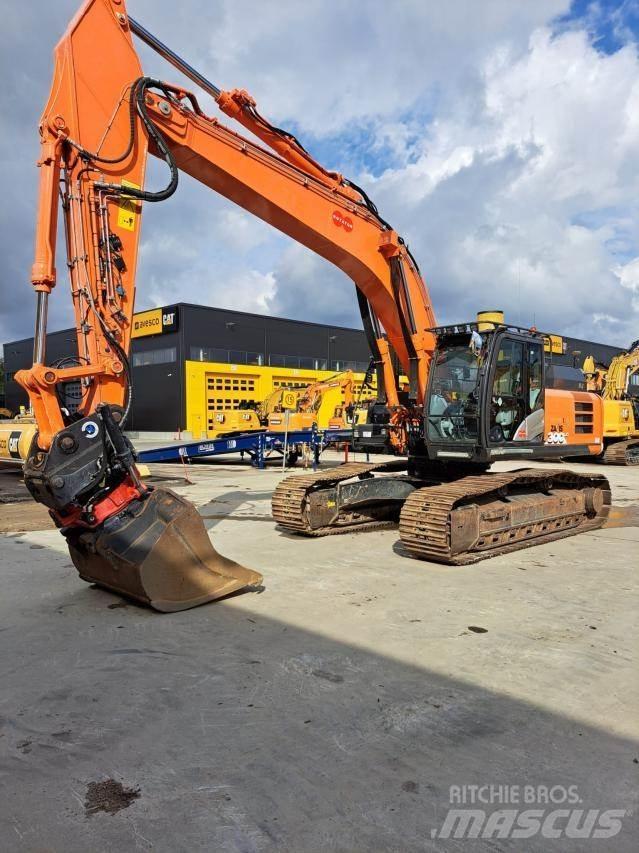 Hitachi ZX300LC-6 Гусеничні екскаватори