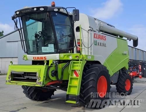 CLAAS Tucano 440 Зернозбиральні комбайни
