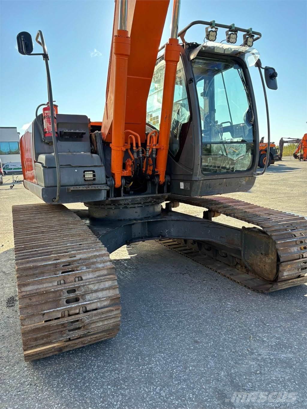 Hitachi ZX210LC-3 Екскаватори з великим вилітом
