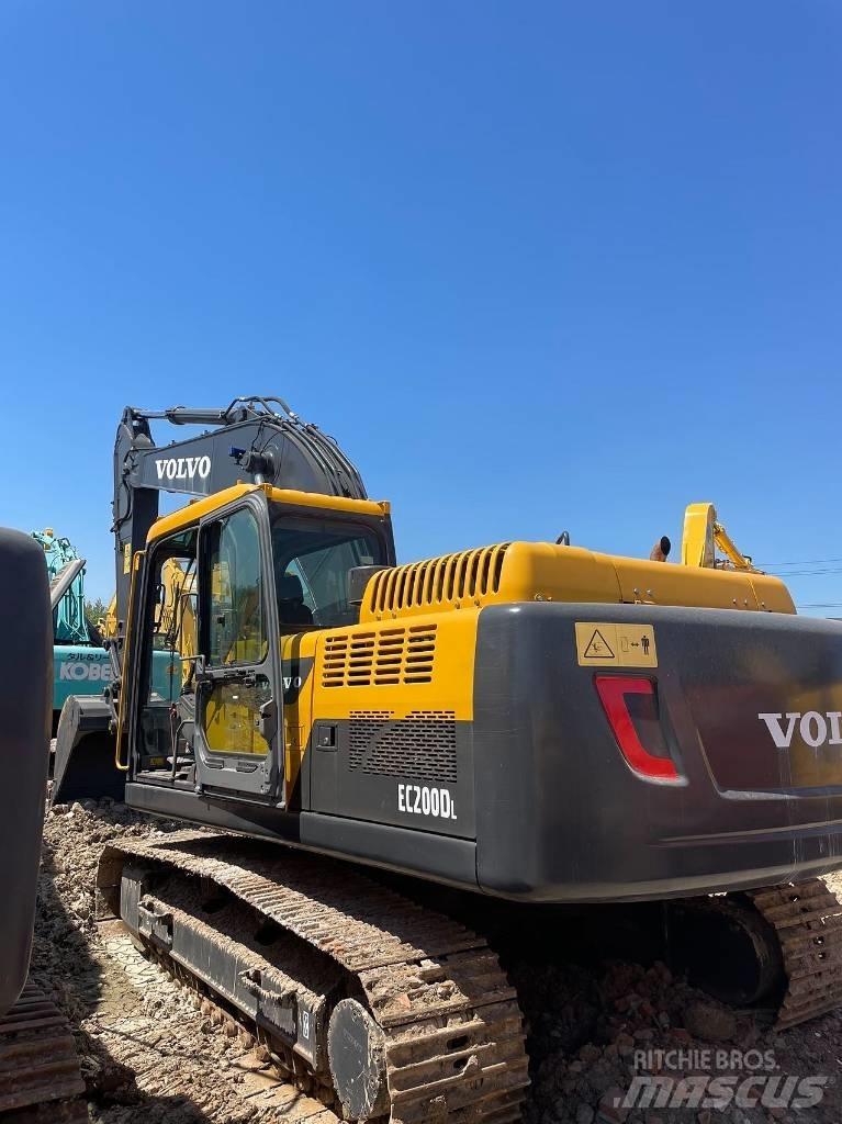 Volvo EC200 Гусеничні екскаватори