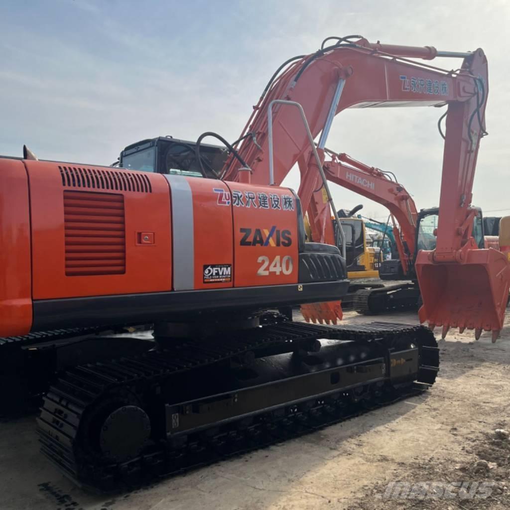 Hitachi ZX 240 Гусеничні екскаватори