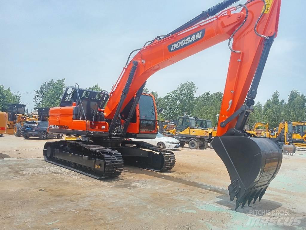 Doosan DX 225 Гусеничні екскаватори