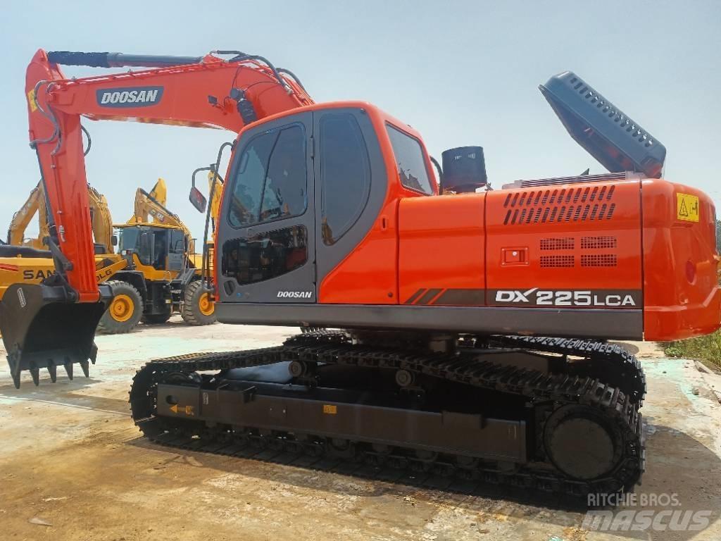 Doosan DX 225 Гусеничні екскаватори