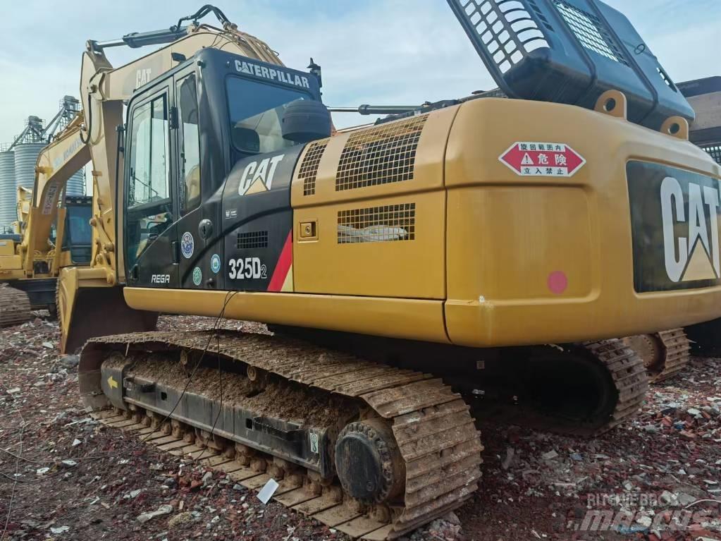 CAT 325 D2 Гусеничні екскаватори