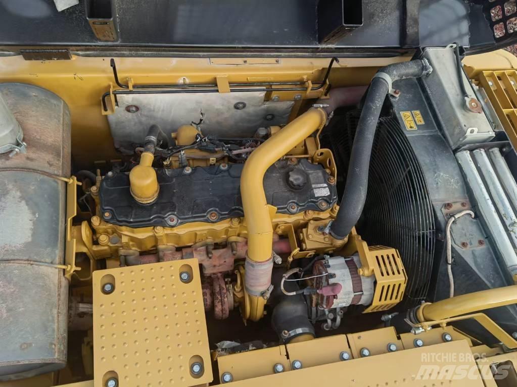CAT 325 D2 Гусеничні екскаватори