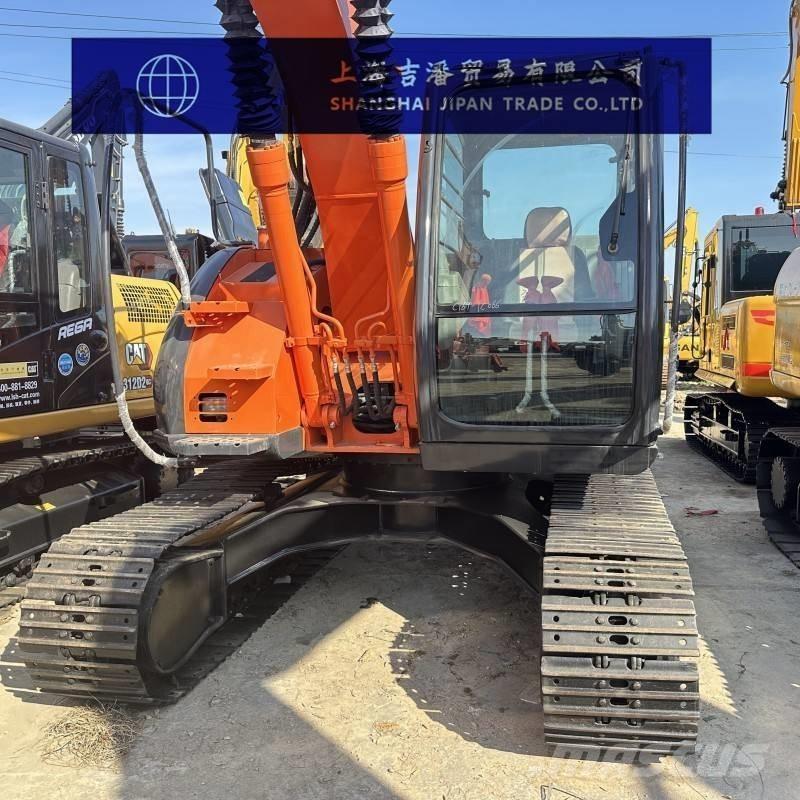 Hitachi ZX 135 Гусеничні екскаватори