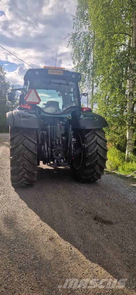 Valtra T194 versu Трактори