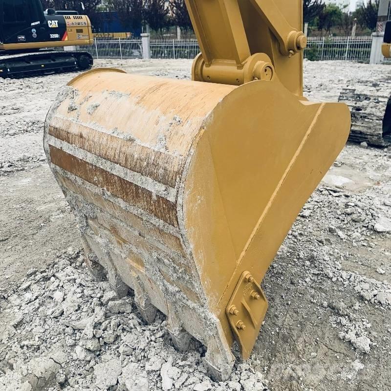 CAT 320 D Гусеничні екскаватори