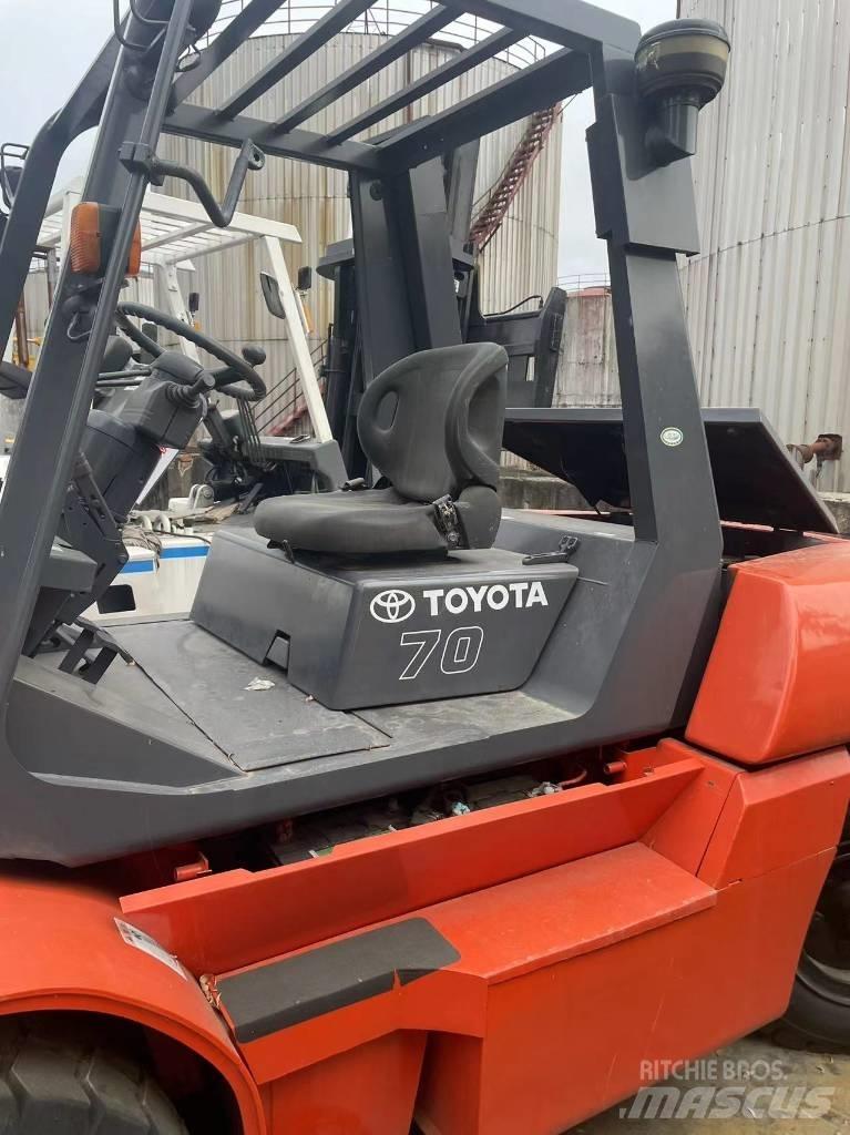 Toyota 7 Ton Дизельні навантажувачі