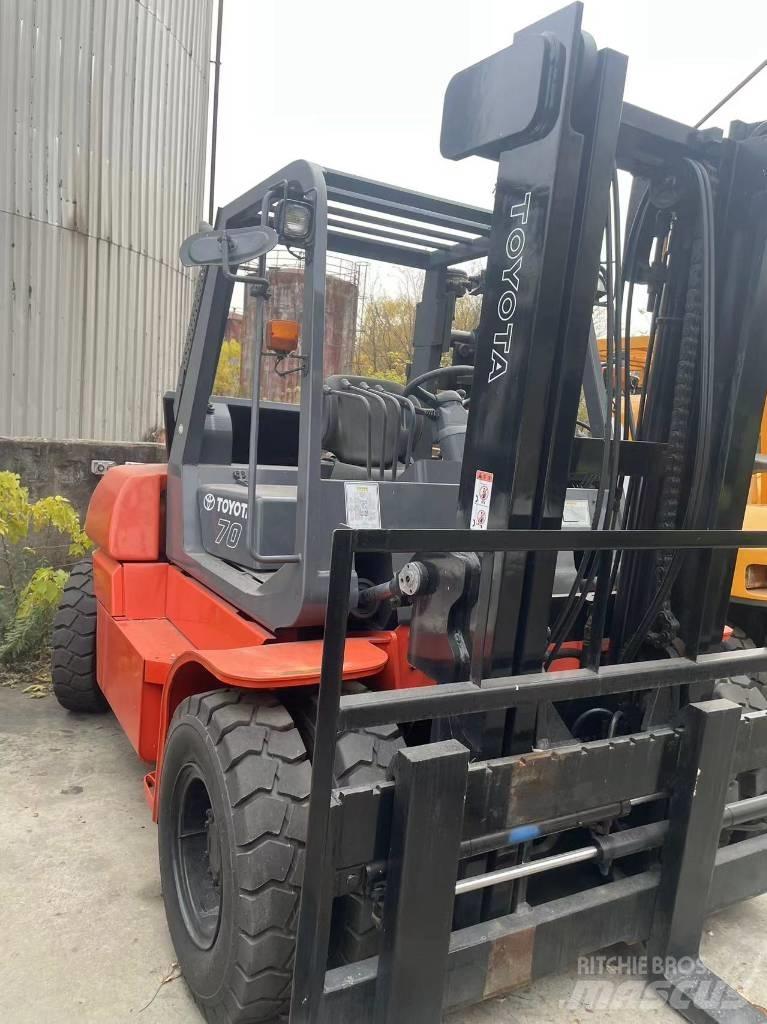 Toyota 7 Ton Дизельні навантажувачі