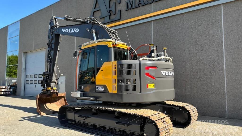 Volvo ECR 235 E Гусеничні екскаватори