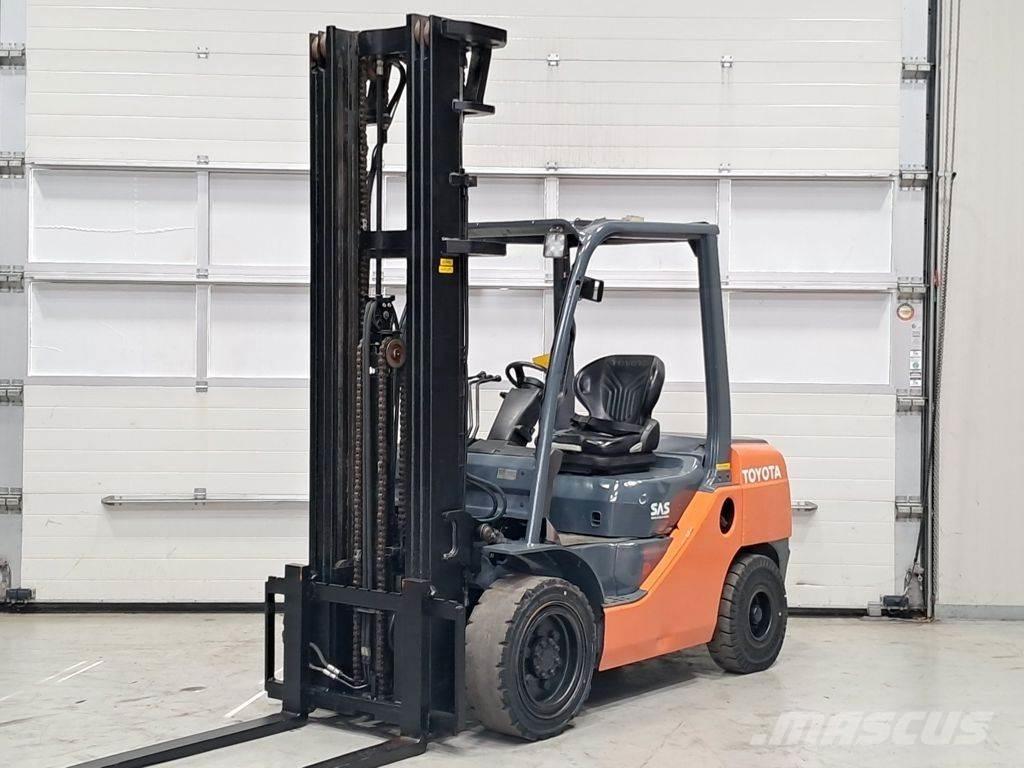 Toyota 02-8FDF30 Дизельні навантажувачі
