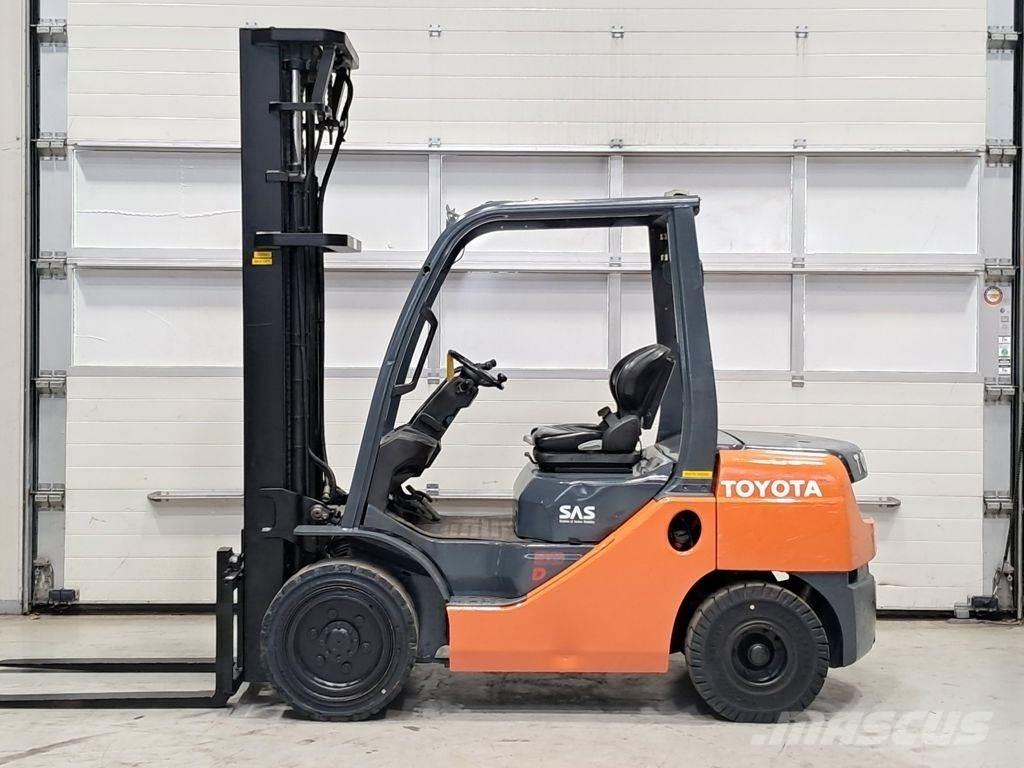 Toyota 02-8FDF30 Дизельні навантажувачі