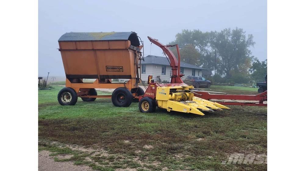 New Holland FP230 Фуражні комбайни