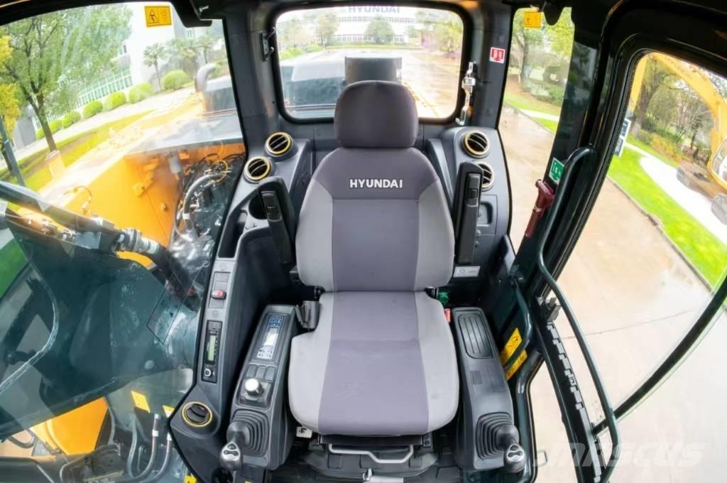 Hyundai HX 220 L Гусеничні екскаватори