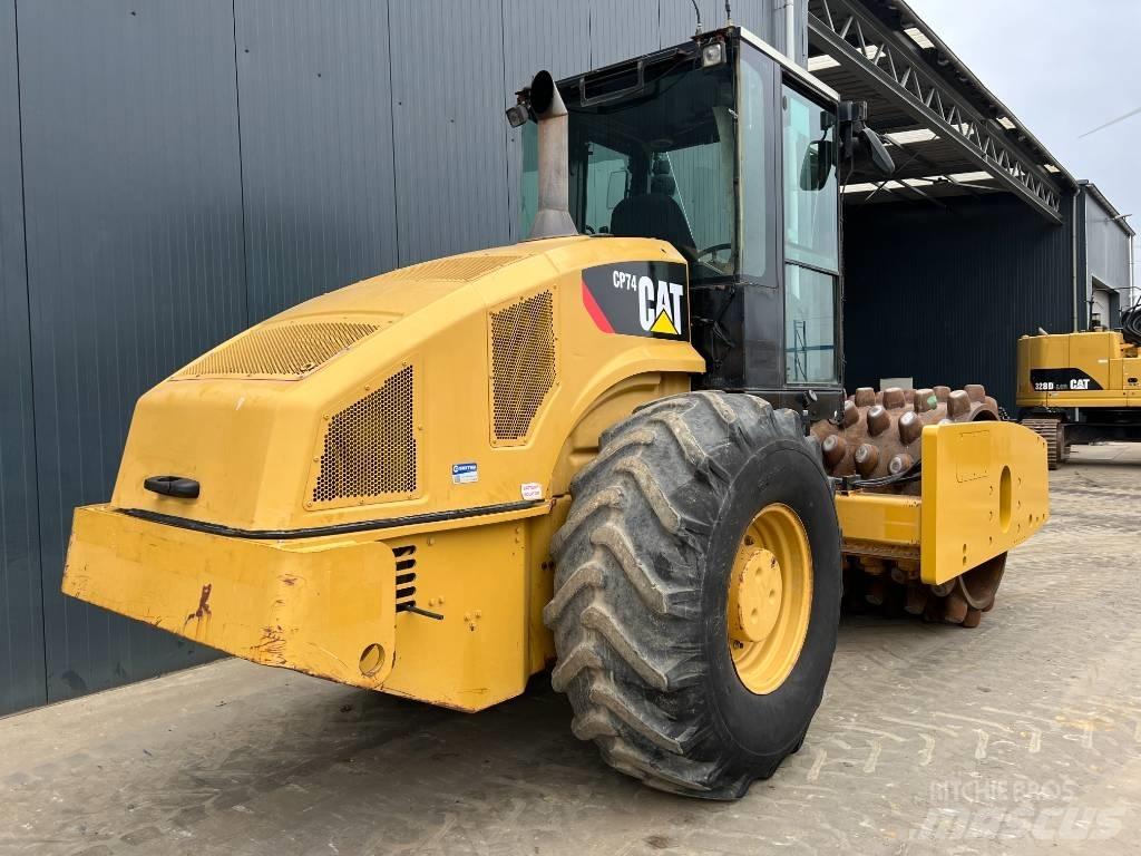 CAT CP74 Грунтові котки
