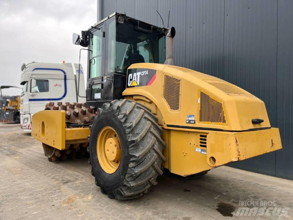 CAT CP74 Грунтові котки