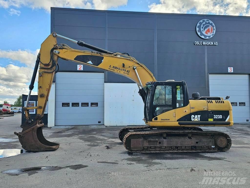 CAT 323 D L Гусеничні екскаватори