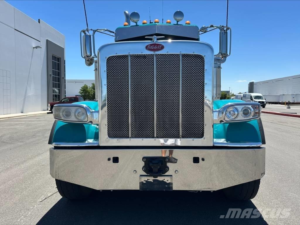 Peterbilt 388 Тягачі