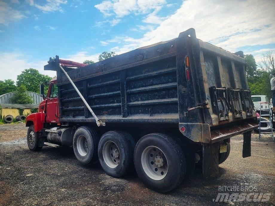 Mack CH613 Самоскиди