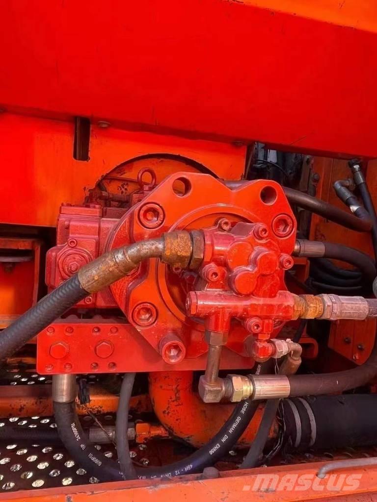 Doosan DH 300 LC-7 Гусеничні екскаватори