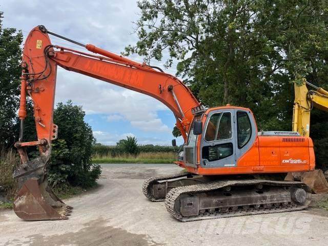 Doosan DX 225 LC Гусеничні екскаватори