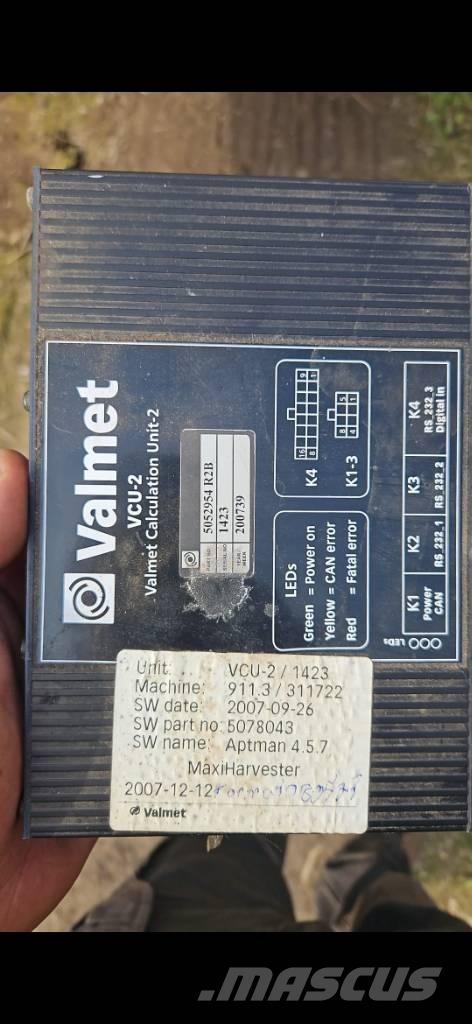  Valmet/Komatsu 911 Електроніка