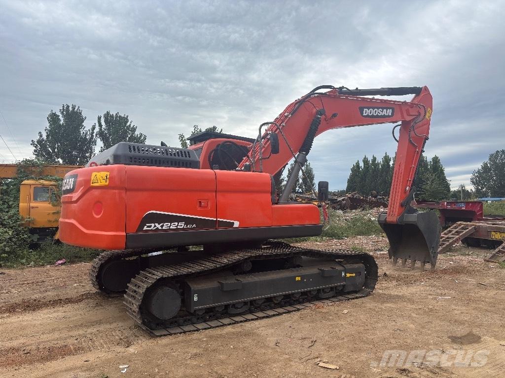 Doosan DX 225 LCA Гусеничні екскаватори