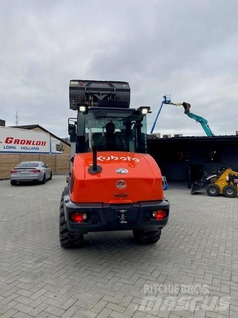 Kubota R 090 Фронтальні навантажувачі
