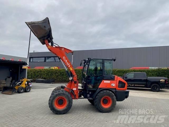 Kubota R 090 Фронтальні навантажувачі