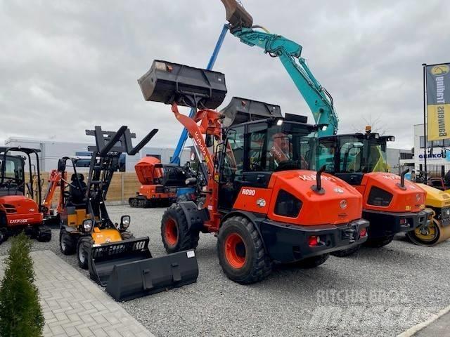 Kubota R 090 Фронтальні навантажувачі