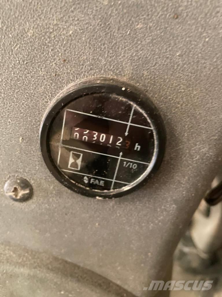 New Holland W 270 B Фронтальні навантажувачі