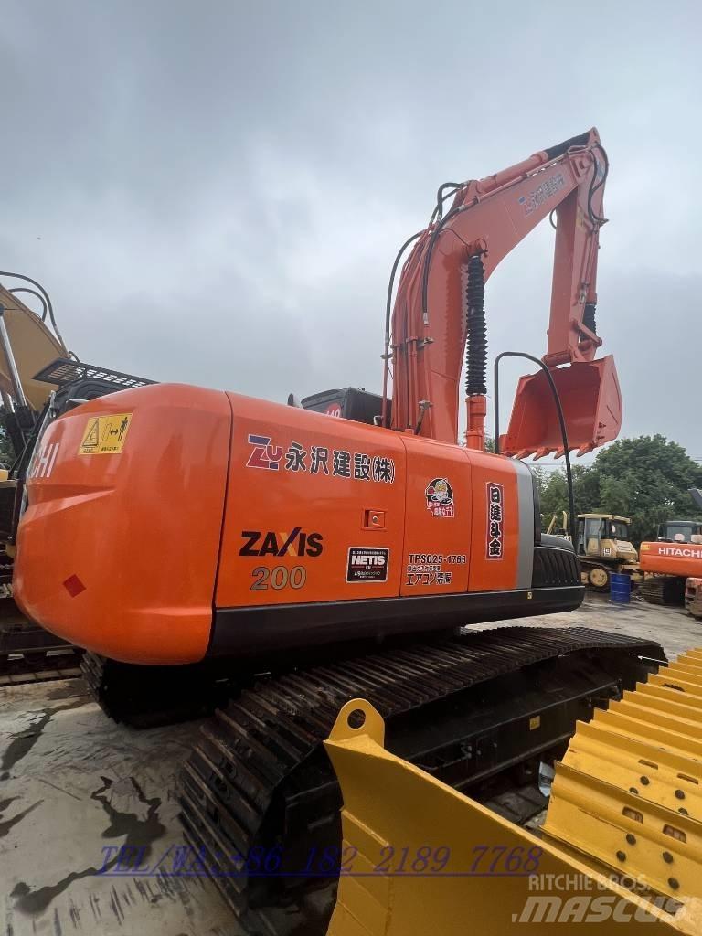Hitachi ZX200 Гусеничні екскаватори