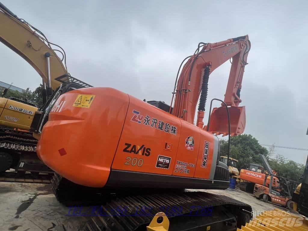 Hitachi ZX200 Гусеничні екскаватори