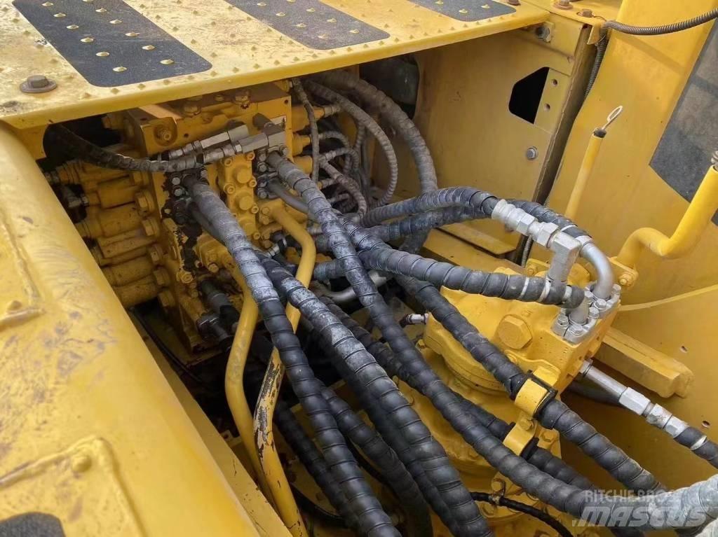 Komatsu pc200 Гусеничні екскаватори