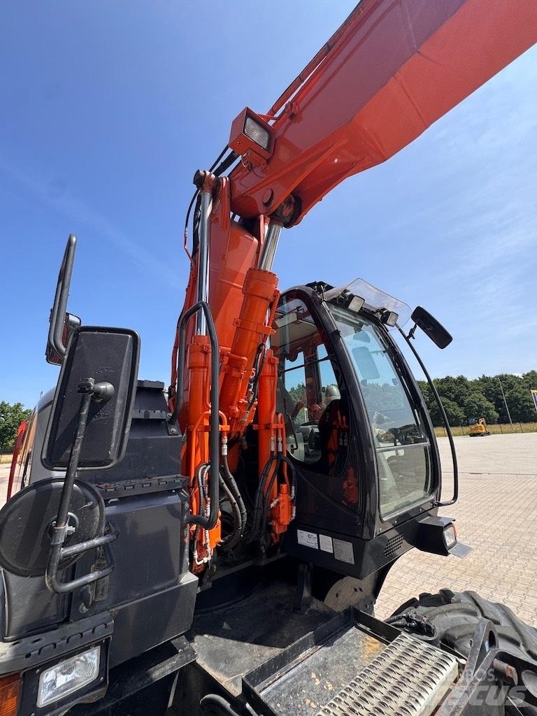 Hitachi 140W Колісні екскаватори