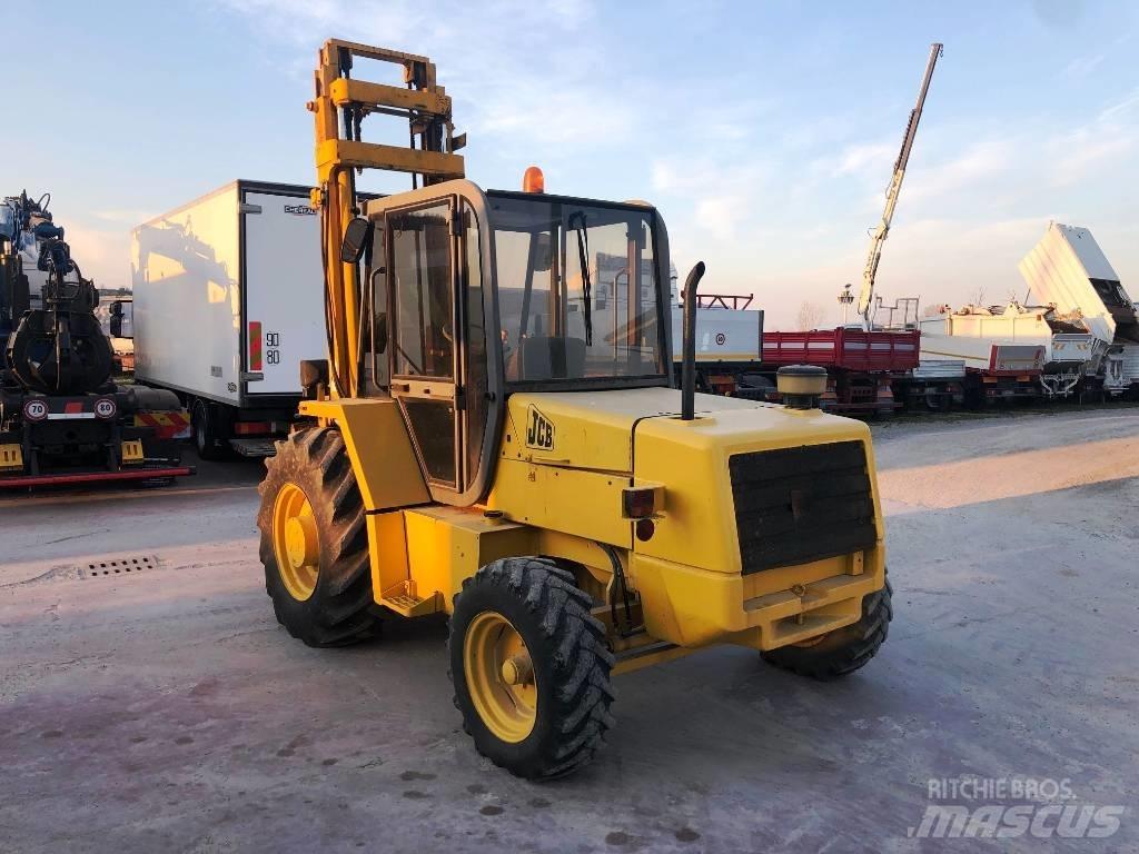 JCB 926B Телескопічні навантажувачі