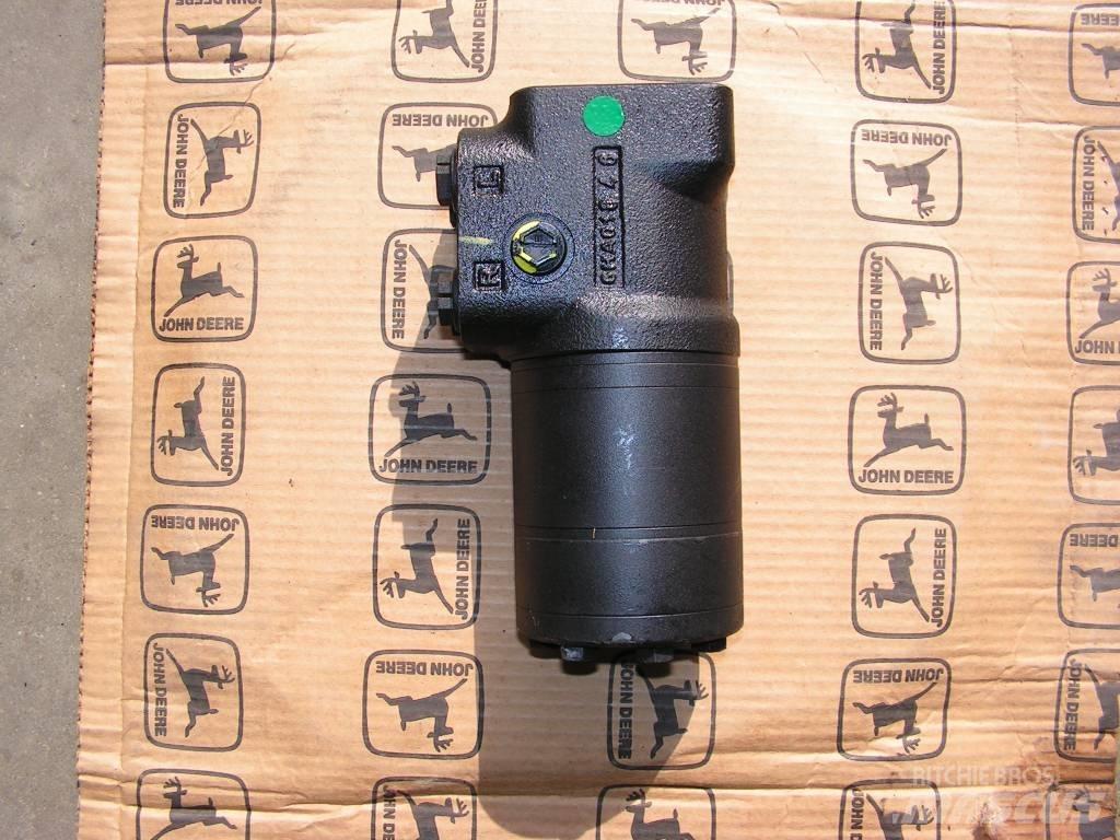 John Deere 6xxx M, R Гідравліка