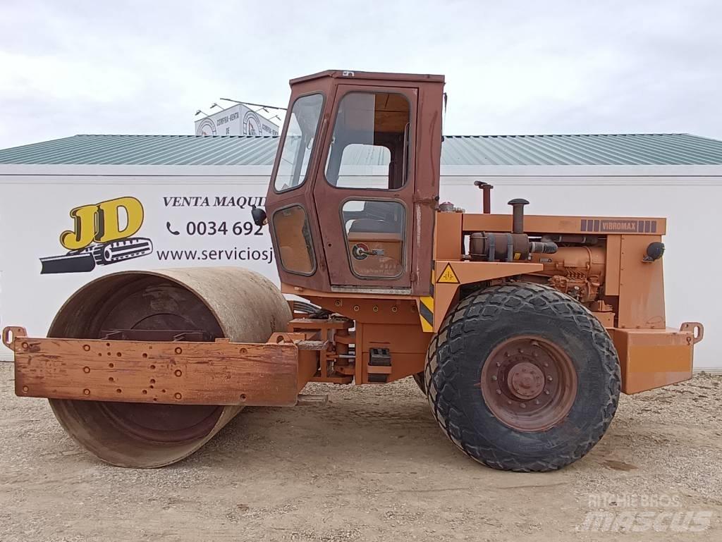 CASE W 1102 Ущільнювачі грунту