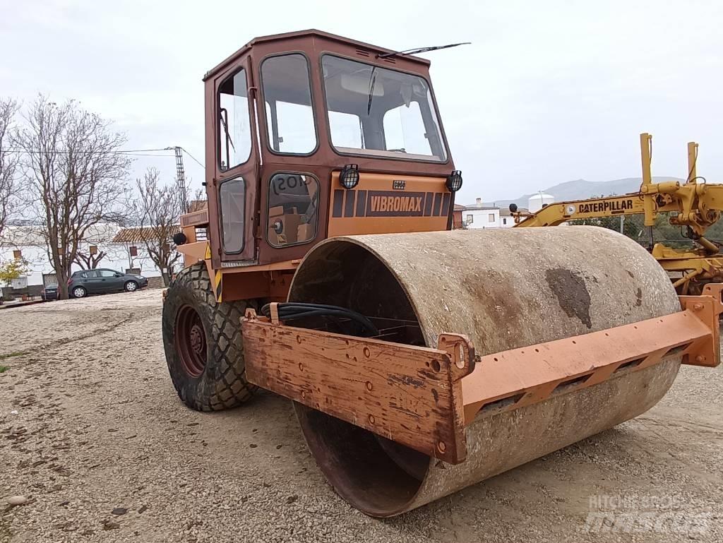 CASE W 1102 Ущільнювачі грунту