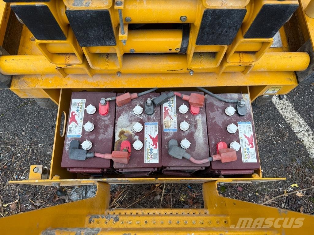 Haulotte Compact 14 Підйомники-ножиці