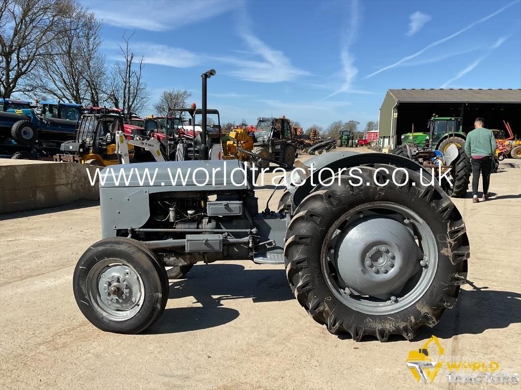 Ferguson TRACTOR Трактори