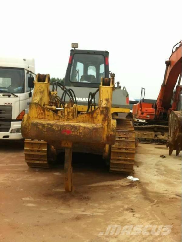 Komatsu d155a-3 Гусеничні бульдозери