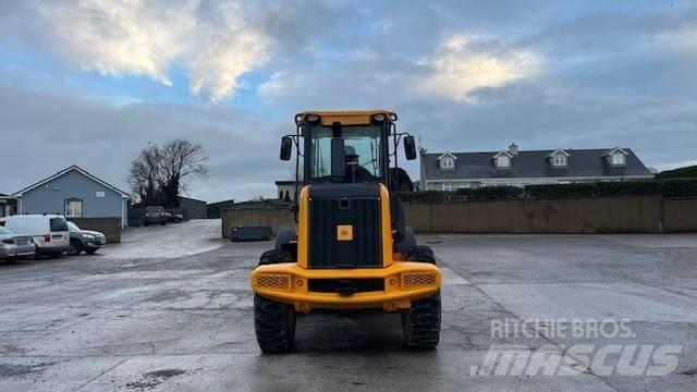 JCB 411 Фронтальні навантажувачі