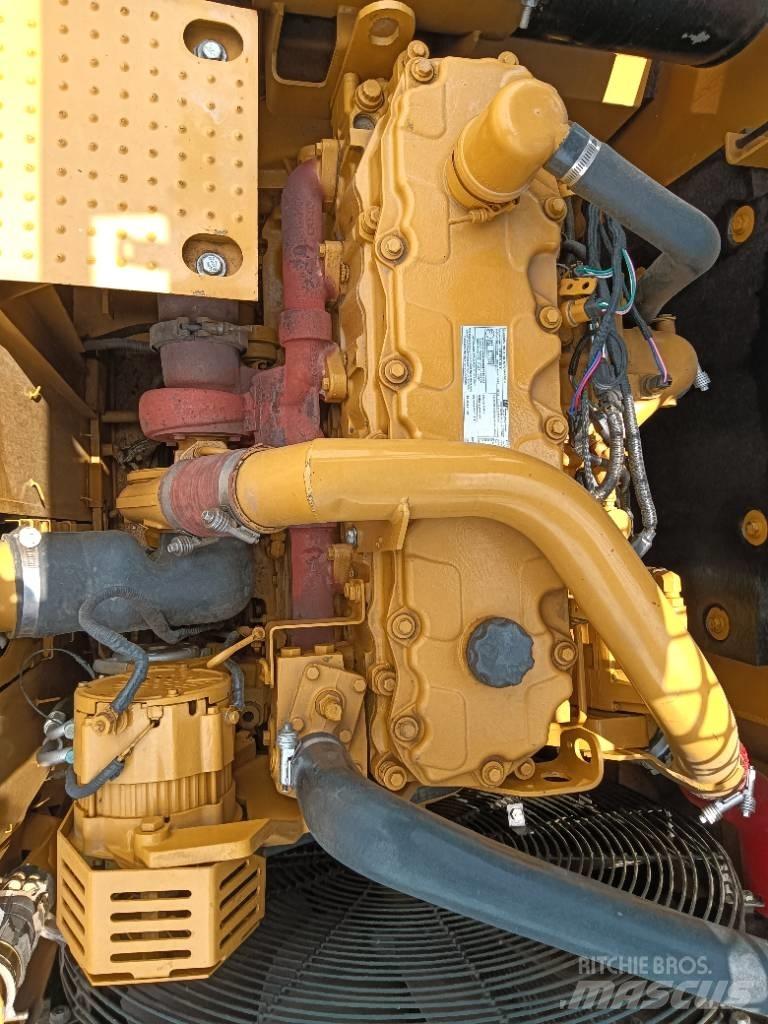 CAT 324D2 Середні екскаватори 7т. - 12т.