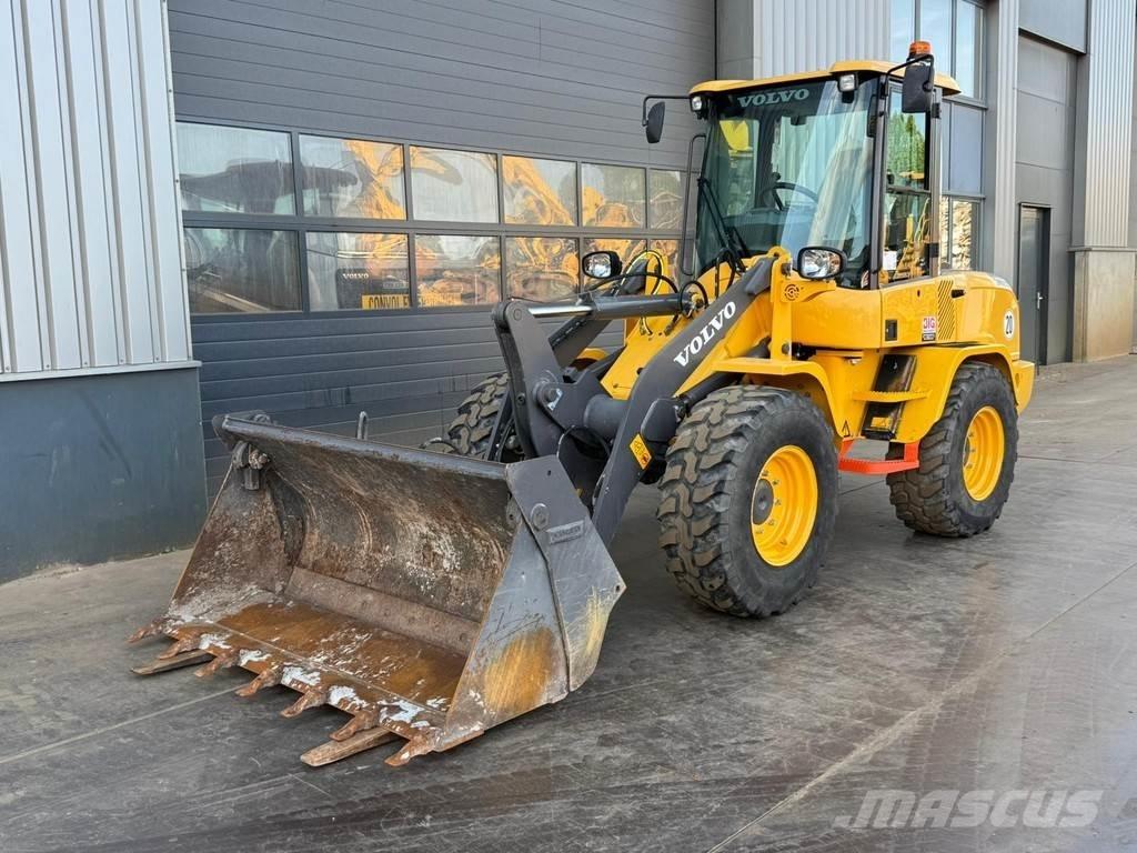 Volvo L30G Фронтальні навантажувачі